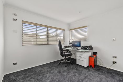 Photo of property in 27 Byblos Place, The Gardens, Auckland, 2105