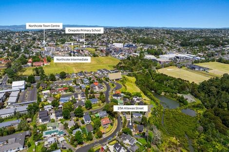 Photo of property in 1/9a Kitewao Street, Northcote, Auckland, 0627