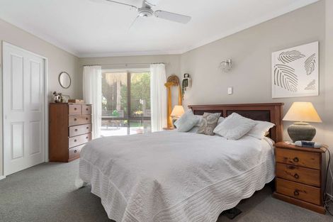 Photo of property in 12 Rangiwhea Road, Waiuku, 2123