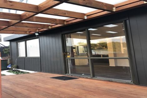 Photo of property in 5 Melia Grove, Goodwood Heights, Auckland, 2105