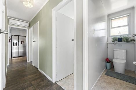 Photo of property in 13 Helleur Road, Massey, Auckland, 0614