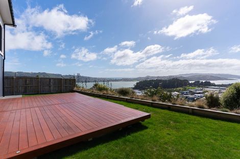 Photo of property in 28 Queen Charlotte Drive, Aotea, Porirua, 5024