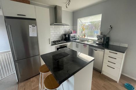 Photo of property in 16 Evesham Place, Newlands, Wellington, 6037