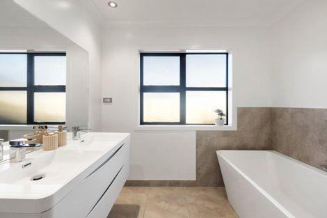 Photo of property in 16 Helen June Avenue, Flagstaff, Hamilton, 3210