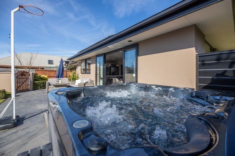 Photo of property in 7 Baltic Place, Northwood, Christchurch, 8051