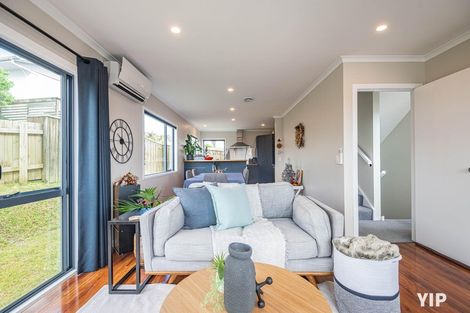 Photo of property in 79 Dress Circle, Newlands, Wellington, 6037