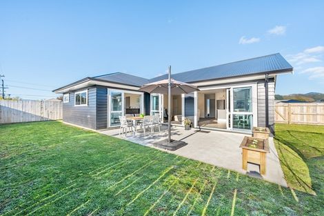 Photo of property in 6 Poulson Grove, Trentham, Upper Hutt, 5018