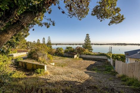 Photo of property in 2/1 The Brae, Mount Pleasant, Christchurch, 8081