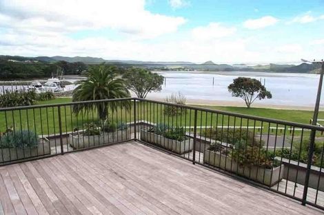 Photo of property in 613b Beach Road, Whangamata, 3620