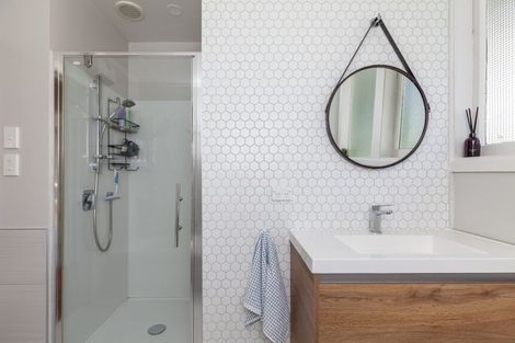 Photo of property in 80 Renown Road, Raumati South, Paraparaumu, 5032