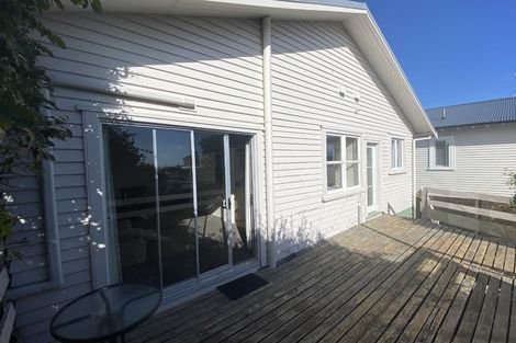 Photo of property in 123 Pendarves Street, New Plymouth, 4312