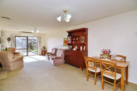 Photo of property in 2/7 Cassidy Place, Belfast, Christchurch, 8051