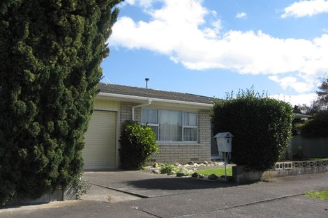 Photo of property in 2 Strathmore Place, Awapuni, Palmerston North, 4412