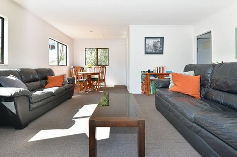 Photo of property in 2/88 Athena Drive, Totara Vale, Auckland, 0629