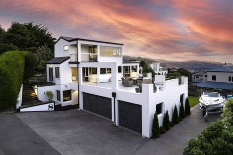 Photo of property in 8 Kaikoura View, Mount Pleasant, Christchurch, 8081