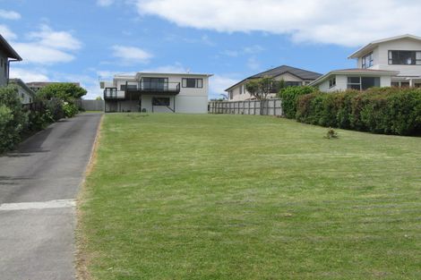 Photo of property in 17 Tindalls Bay Road, Tindalls Beach, Whangaparaoa, 0930