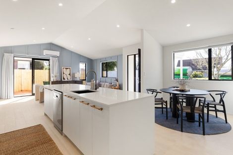 Photo of property in 247 Shakespeare Street, Leamington, Cambridge, 3432