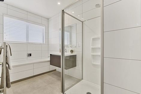 Photo of property in 19 Waituarua Drive, Takanini, 2112