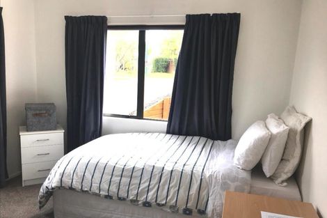 Photo of property in 10 Cayman Place, Unsworth Heights, Auckland, 0632