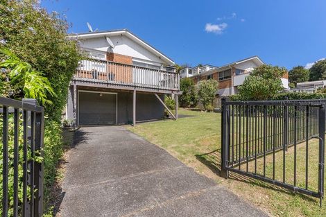 Photo of property in 17 Sovereign Place, Glenfield, Auckland, 0629