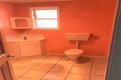 Photo of property in 68a Flanshaw Road, Te Atatu South, Auckland, 0610