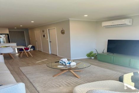 Photo of property in 1b Pavola Grove, Glenfield, Auckland, 0629