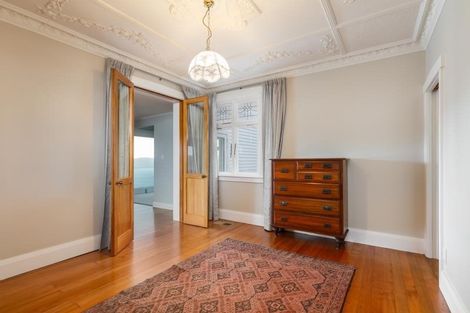 Photo of property in 35 Palliser Road, Roseneath, Wellington, 6011