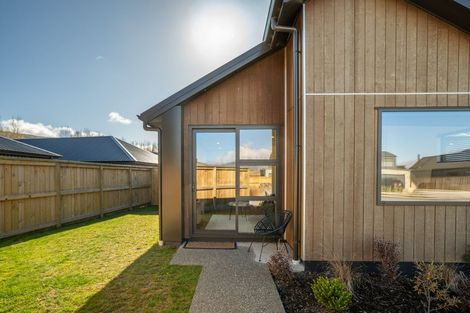 Photo of property in 40 Shelduck Road, Jacks Point, 9371