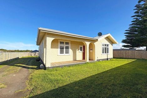 Photo of property in 23 Egmont Street, Castlecliff, Whanganui, 4501