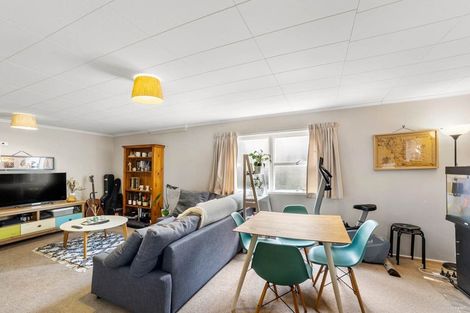 Photo of property in 1/282 East Coast Road, Forrest Hill, Auckland, 0620