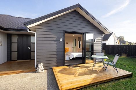 Photo of property in 13 Sydney Place, Flagstaff, Hamilton, 3210