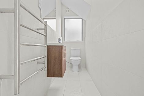 Photo of property in 114 Fairview Avenue, Fairview Heights, Auckland, 0632