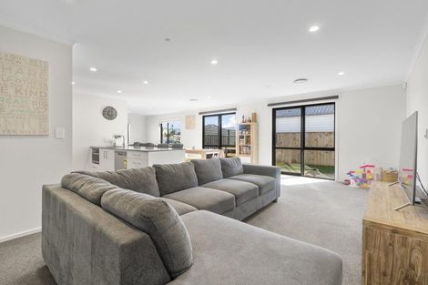 Photo of property in 16 Austin Reid Avenue, Carterton, 5713