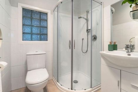 Photo of property in 2 Buisson Glade, West Harbour, Auckland, 0618