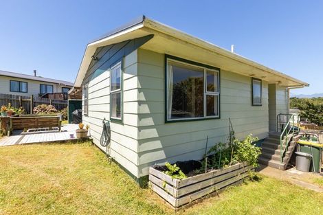 Photo of property in 15 Tahurangi Place, Spotswood, New Plymouth, 4310