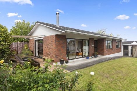 Photo of property in 2/963 Beach Road, Torbay, Auckland, 0630