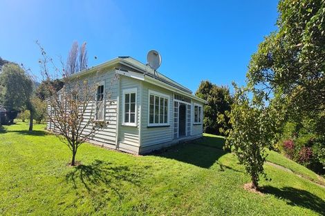 Photo of property in 76 Takapau Road, Tolaga Bay, 4077