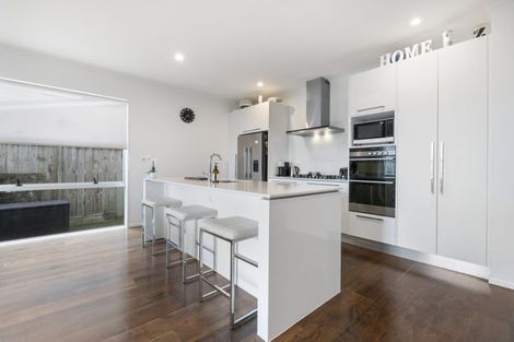 Photo of property in 22 Couldrey Crescent, Red Beach, 0932