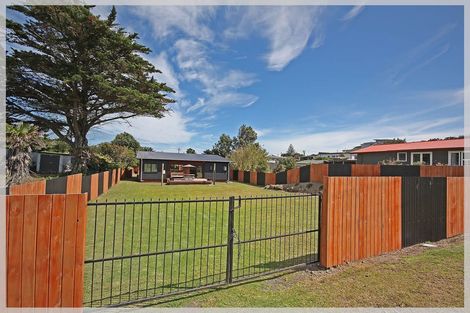 Photo of property in 6 Dustin Street, Foxton Beach, Foxton, 4815