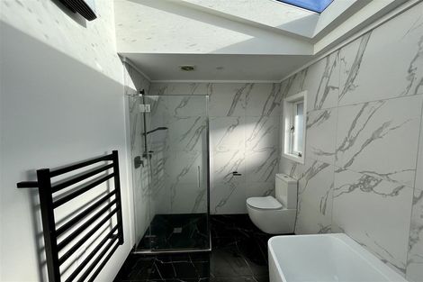 Photo of property in 21 Yeovil Road, Te Atatu Peninsula, Auckland, 0610