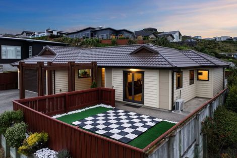 Photo of property in 16 Frances Brown Avenue, Aotea, Porirua, 5024