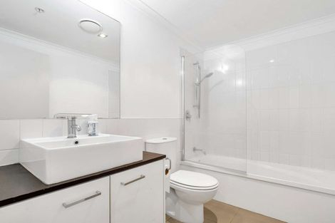 Photo of property in Algarve Apartments, 215/332 Maunganui Road, Mount Maunganui, 3116