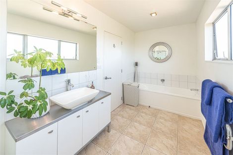 Photo of property in 12 Cotswolds Close, Otamatea, Whanganui, 4500