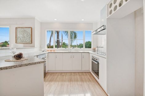 Photo of property in 28 Tyburn Lane, Unsworth Heights, Auckland, 0632