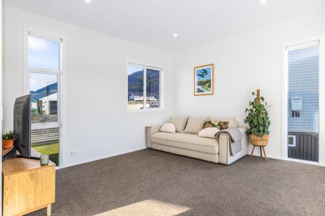 Photo of property in 32 Hokioi Drive, Kenepuru, Porirua, 5022