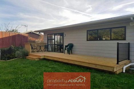 Photo of property in 10 Lindaver Grove, Merrilands, New Plymouth, 4312