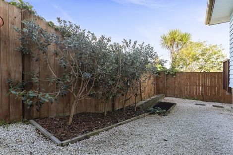 Photo of property in 2/8 Dallinghoe Crescent, Milford, Auckland, 0620