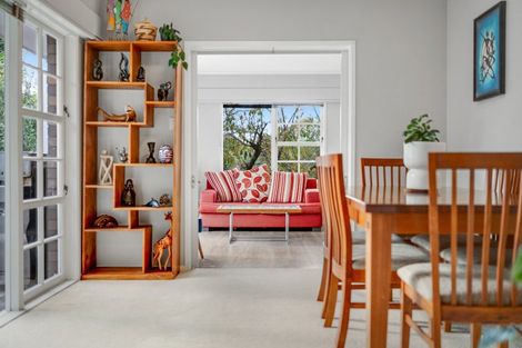 Photo of property in 32 Harford Place, Pakuranga Heights, Auckland, 2010