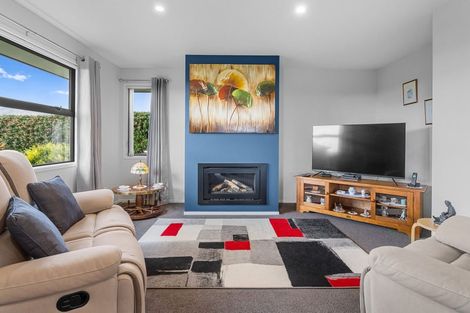 Photo of property in 9 Ruapai Drive, Levin, 5571