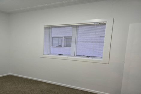 Photo of property in 8 Staveley Avenue, Mount Roskill, Auckland, 1041